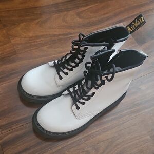 DocMarten Womens White Lace Up Airwait Ankle Boots